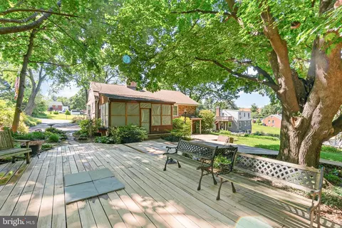 Exterior - 25701 Wright Rd, Damascus, MD 20872 photo 12 of 17