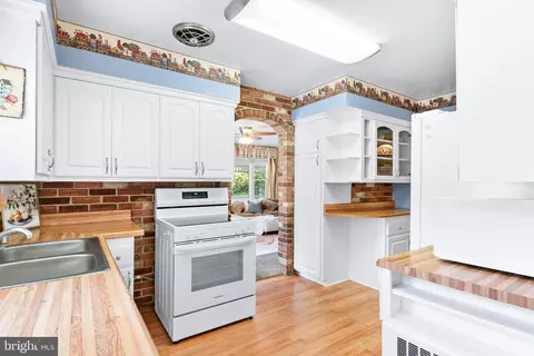 Kitchen - 25701 Wright Rd, Damascus, MD 20872 photo 3 of 3