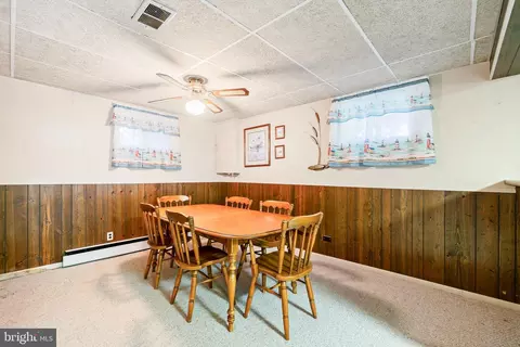 Dining - 25701 Wright Rd, Damascus, MD 20872 photo 4 of 4
