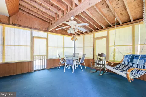 Exterior - 25701 Wright Rd, Damascus, MD 20872 photo 8 of 17