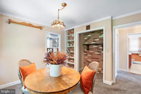 Dining - 25701 Wright Rd, Damascus, MD 20872 photo 2 of 4