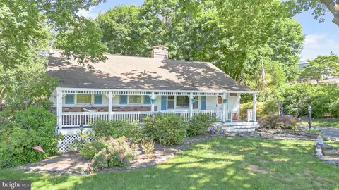 Exterior - 25701 Wright Rd, Damascus, MD 20872 photo 2 of 17