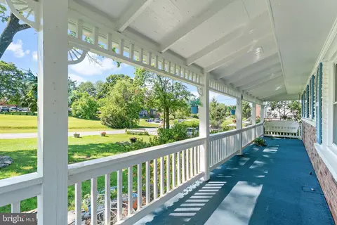 Exterior - 25701 Wright Rd, Damascus, MD 20872 photo 3 of 17