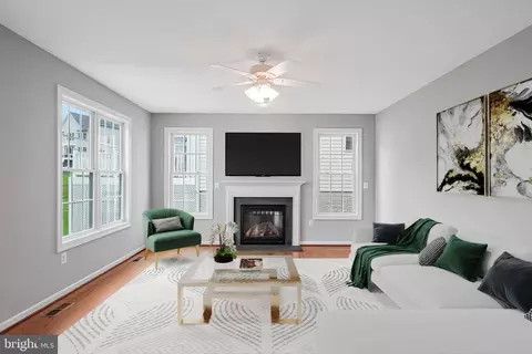 Living - 13217 Moonlight Trail Dr, Silver Spring, MD 20906 photo 4 of 7