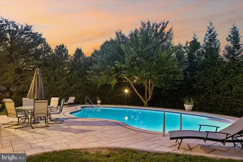 9217 Copenhaver Dr, Potomac, MD 20854