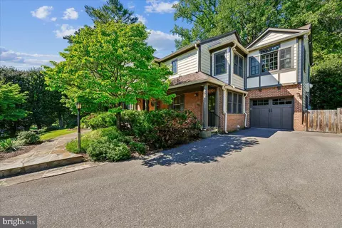 6 Old Stage Ct, Rockville, MD 20852