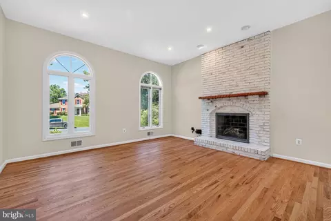 Living - 15001 Notley Rd, Silver Spring, MD 20905 photo 6 of 9