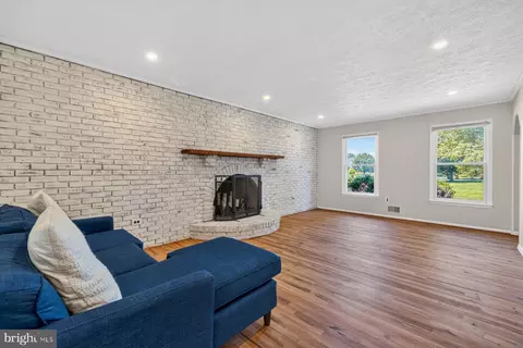 Living - 15001 Notley Rd, Silver Spring, MD 20905 photo 2 of 9