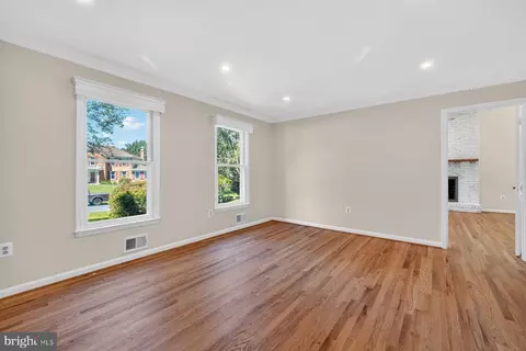 Living - 15001 Notley Rd, Silver Spring, MD 20905 photo 4 of 9