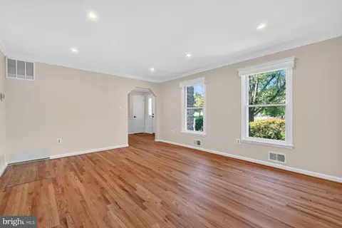 Living - 15001 Notley Rd, Silver Spring, MD 20905 photo 5 of 9