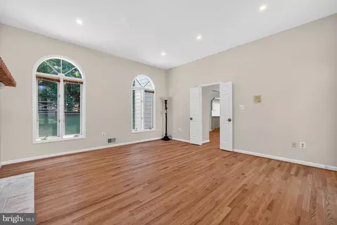 Living - 15001 Notley Rd, Silver Spring, MD 20905 photo 8 of 9