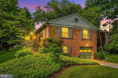 5605 Alta Vista Rd, Bethesda, MD 20817