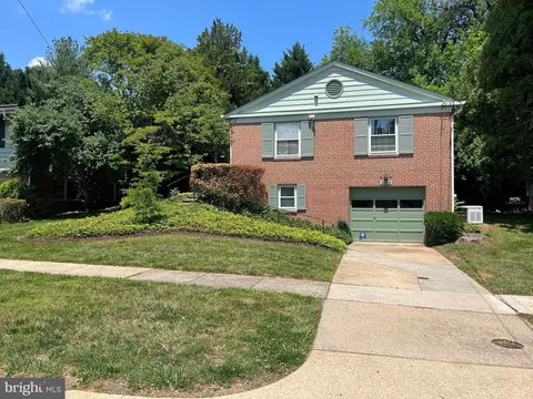5605 Alta Vista Rd, Bethesda, MD 20817