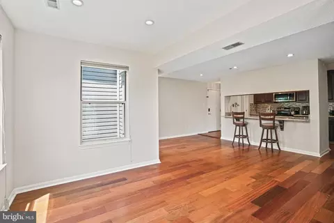 Living - 2602 Squaw Valley Ct #7-2, Silver Spring, MD 20906 photo 2 of 3