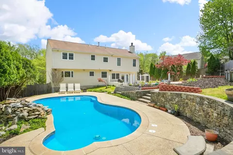 Exterior - 24604 Cutsail Dr, Damascus, MD 20872 photo 9 of 15