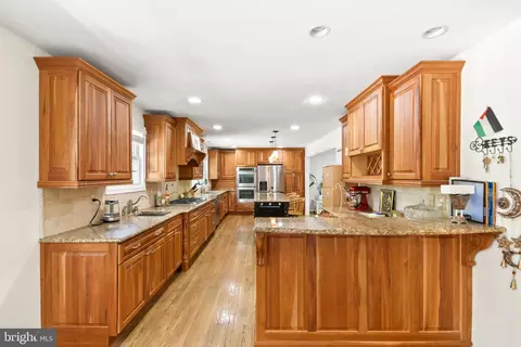 Kitchen - 24604 Cutsail Dr, Damascus, MD 20872 photo 7 of 7