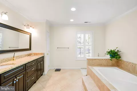 Bath - 24604 Cutsail Dr, Damascus, MD 20872 photo 1 of 6