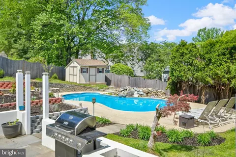Exterior - 24604 Cutsail Dr, Damascus, MD 20872 photo 13 of 15