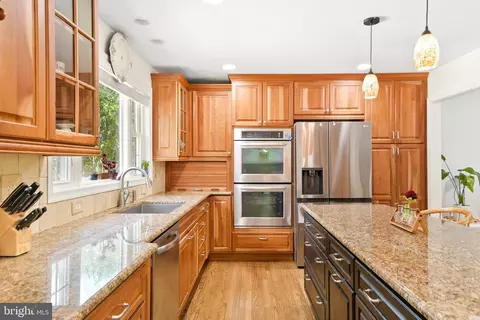 Kitchen - 24604 Cutsail Dr, Damascus, MD 20872 photo 2 of 7