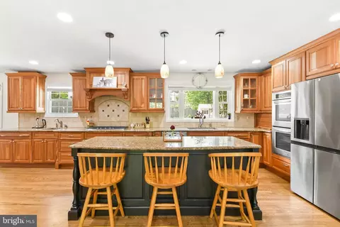Kitchen - 24604 Cutsail Dr, Damascus, MD 20872 photo 1 of 7