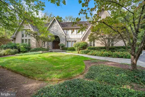 8917 Harvest Square Ct, Potomac, MD 20854