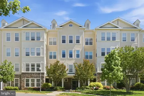 311 High Gables Dr #101, Gaithersburg, MD 20878