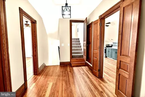 Entry Way - 18040 Barnesville Rd, Barnesville, MD 20838 photo 14 of 17