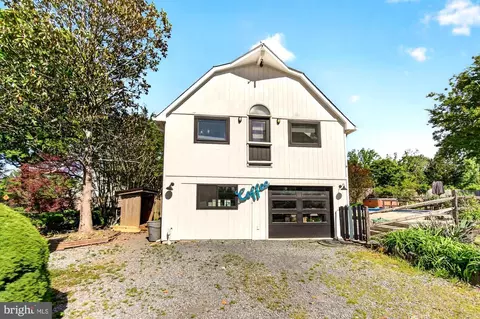Exterior - 18040 Barnesville Rd, Barnesville, MD 20838 photo 7 of 27
