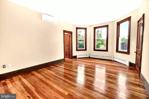 Living - 18040 Barnesville Rd, Barnesville, MD 20838 photo 6 of 7