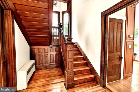 Entry Way - 18040 Barnesville Rd, Barnesville, MD 20838 photo 9 of 17