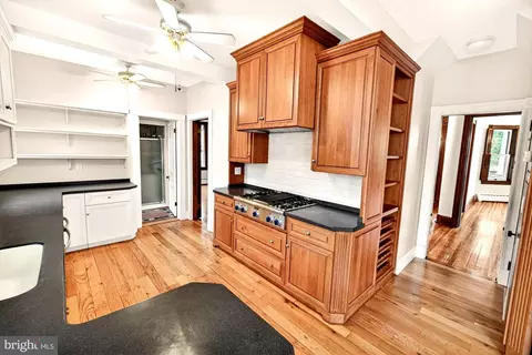 Kitchen - 18040 Barnesville Rd, Barnesville, MD 20838 photo 3 of 7