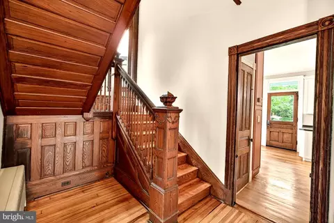 Entry Way - 18040 Barnesville Rd, Barnesville, MD 20838 photo 7 of 17