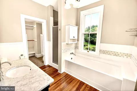 Bath - 18040 Barnesville Rd, Barnesville, MD 20838 photo 3 of 7