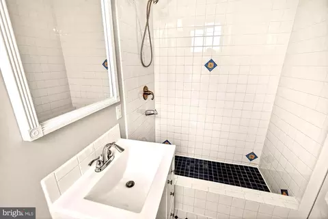 Bath - 18040 Barnesville Rd, Barnesville, MD 20838 photo 6 of 7