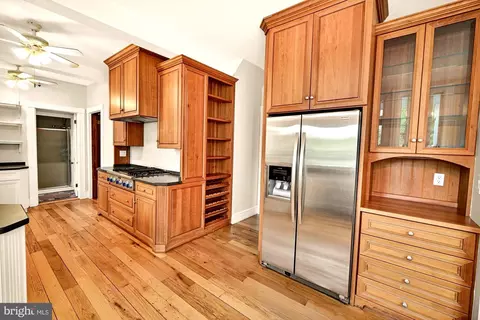 Kitchen - 18040 Barnesville Rd, Barnesville, MD 20838 photo 2 of 7