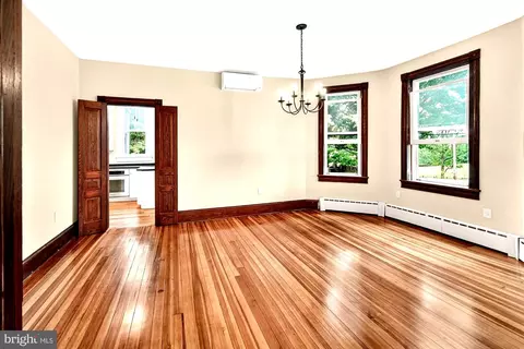Living - 18040 Barnesville Rd, Barnesville, MD 20838 photo 3 of 7