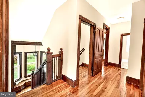 Entry Way - 18040 Barnesville Rd, Barnesville, MD 20838 photo 11 of 17