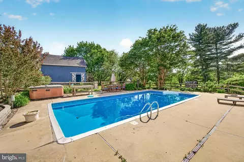 Exterior - 18040 Barnesville Rd, Barnesville, MD 20838 photo 11 of 27