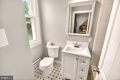 Bath - 18040 Barnesville Rd, Barnesville, MD 20838 photo 5 of 7
