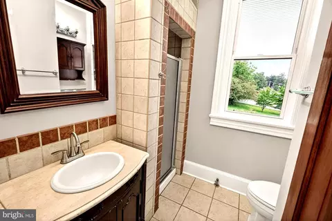 Bath - 18040 Barnesville Rd, Barnesville, MD 20838 photo 4 of 7