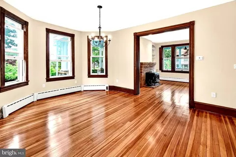Living - 18040 Barnesville Rd, Barnesville, MD 20838 photo 4 of 7