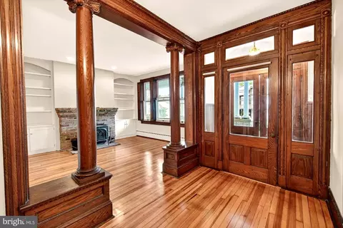 Entry Way - 18040 Barnesville Rd, Barnesville, MD 20838 photo 2 of 17