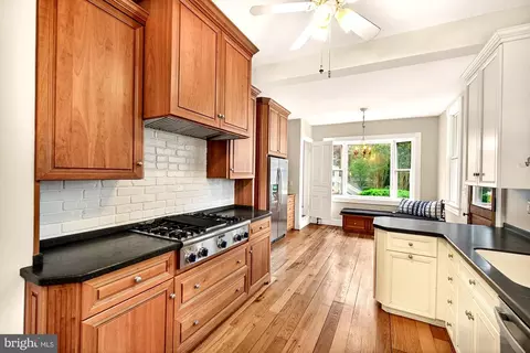 Kitchen - 18040 Barnesville Rd, Barnesville, MD 20838 photo 5 of 7