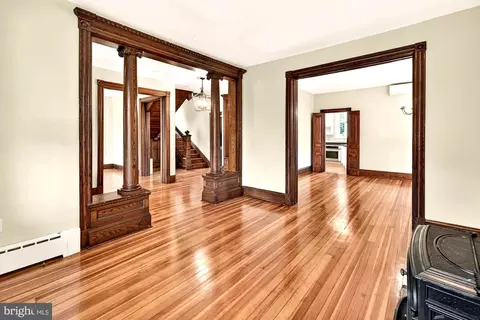 Entry Way - 18040 Barnesville Rd, Barnesville, MD 20838 photo 5 of 17
