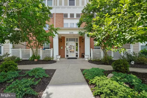 101 Watkins Pond Blvd #4-103, Rockville, MD 20850
