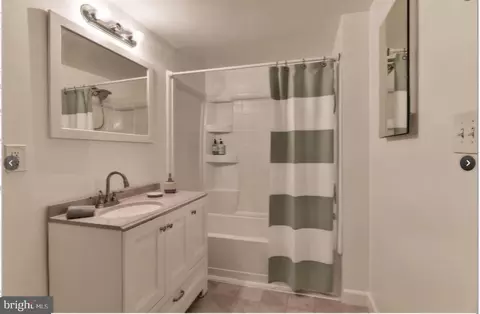 Bath - 10407 Grandin Rd, Silver Spring, MD 20902 photo 1 of 2