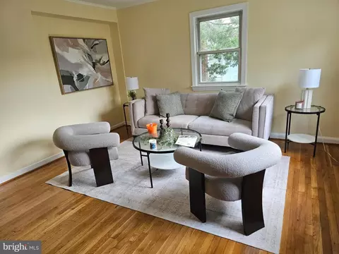 Living - 10407 Grandin Rd, Silver Spring, MD 20902 photo 2 of 3