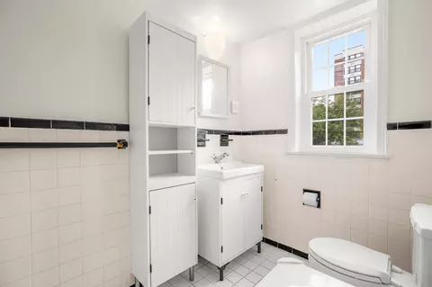 Bath - 2202 Colston Dr #102, Silver Spring, MD 20910 photo 1 of 3