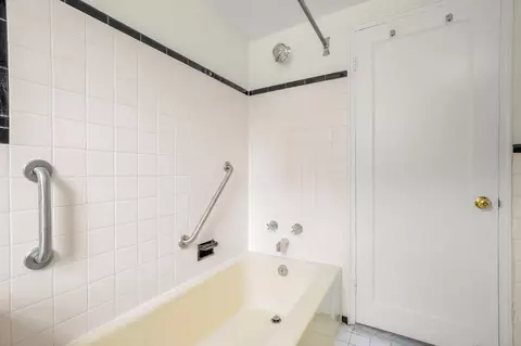 Bath - 2202 Colston Dr #102, Silver Spring, MD 20910 photo 3 of 3