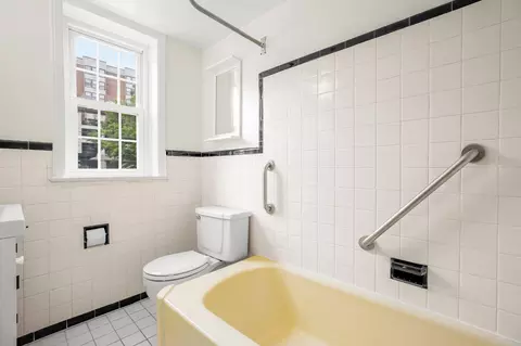 Bath - 2202 Colston Dr #102, Silver Spring, MD 20910 photo 2 of 3